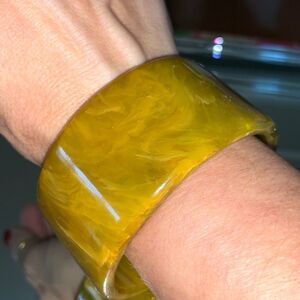 Vintage mustard yellow Bakelite  thick bracelet‎